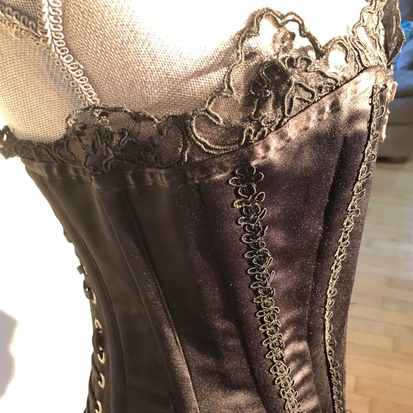 Authentic brocade steel boned custom corset. - Picture 4 of 7